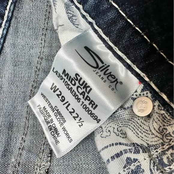 Women’s Silver Jeans Co. 
Style: Suki Mid Capris - Picture 7 of 8